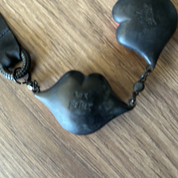 vintage Betsey Johnson lip necklace - Picture 4 of 7